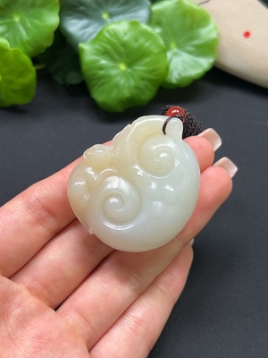 H41917476 和田玉灵猴献寿挂件 总重约39.2g 含绳