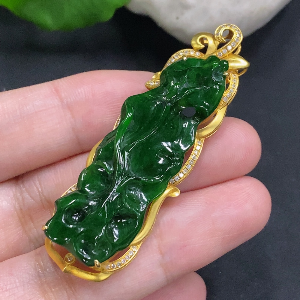F34023331 Jadeite Inlaid Pendant 18K Gold Total Weight Approx.8.9g With Diamond Inlay Containing Other Mineral Components