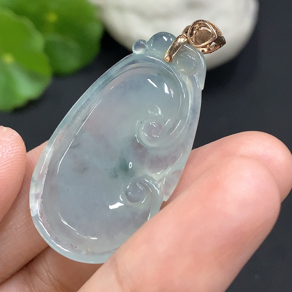 F32701987 Jadeite Ruyi Pendant with 18K Gold Bail Total Weight Approx. 6.7g (Diamond Accent)(Cracked)