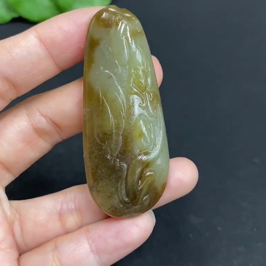 H32813924 Hetian Jade Pendant - Auspicious Monkey Offering Blessings