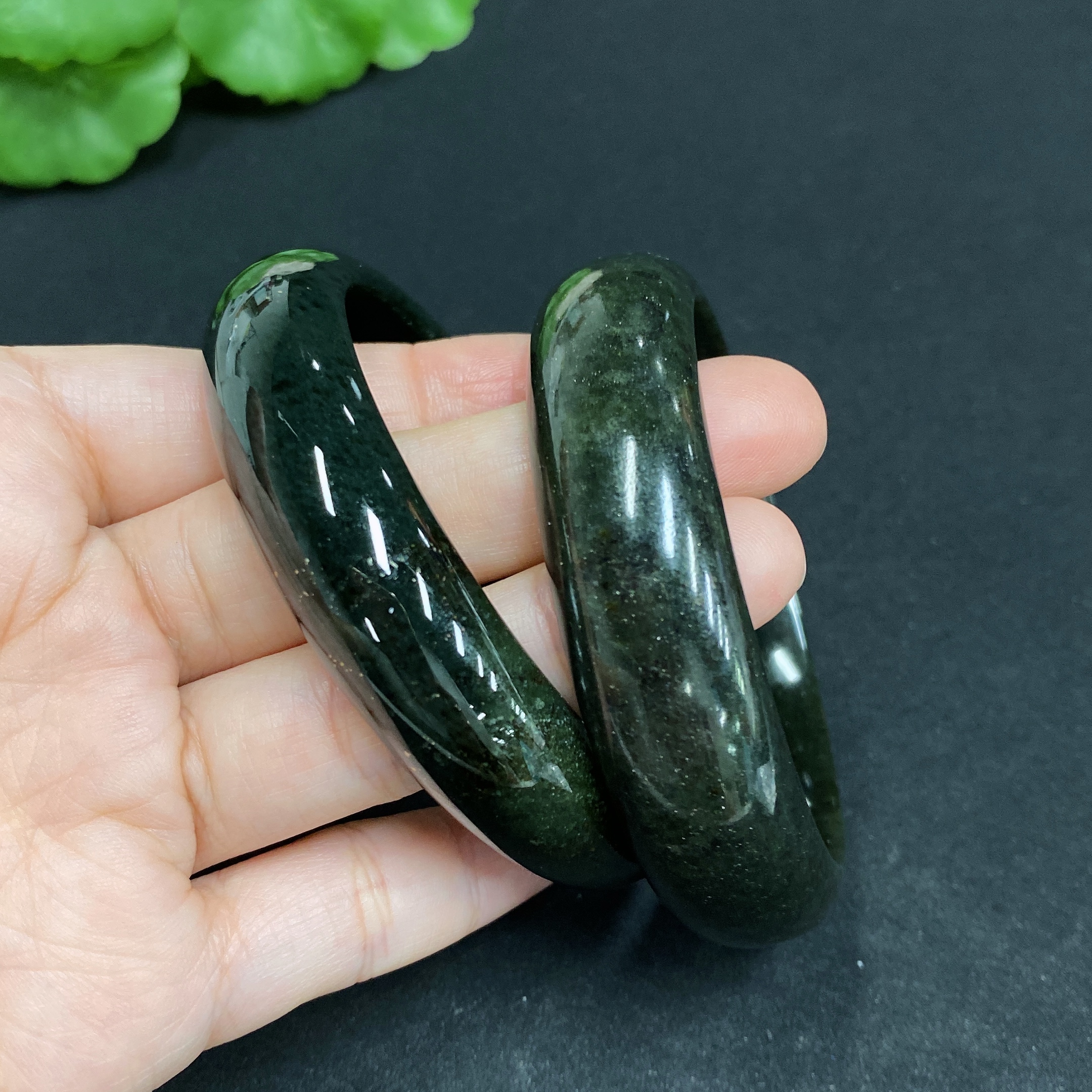 H34015196 Hetian Jade Round Bracelet Size 55.7/57.4 Total Weight Approx. 103.3g