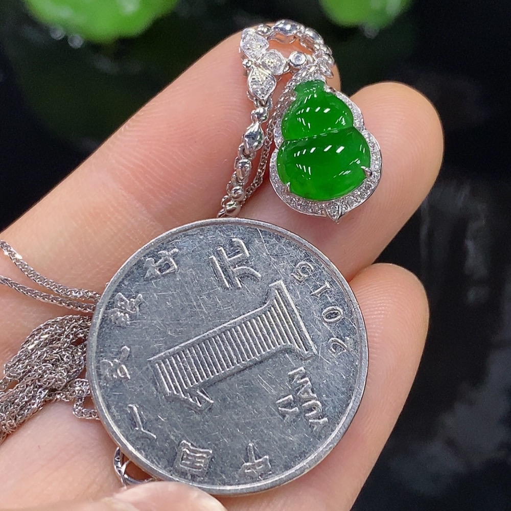 F26939372 Jadeite Inlaid Pendant, 18k Chain, Total Weight Approx. 2.92g