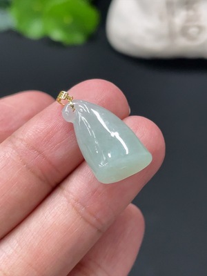 F24752027 Jadeite Lotus Pod Pendant with 18K Gold Clasp, Approx. 2.5g