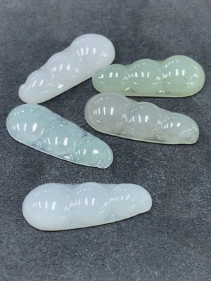 F34044051 Jadeite Pendants Sell as a Lot