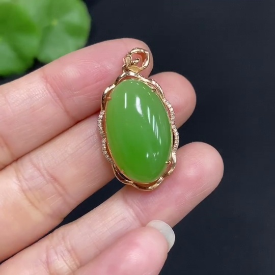 H34986967 Hetian Jade Jasper Inlaid Pendant, Total Weight Approx. 3.8g, Set with Diamonds, 18k Gold