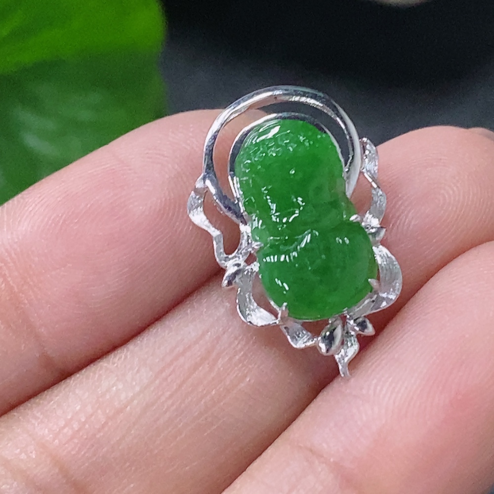 F34997939 Jadeite inlaid pendant 18k total weight approx. 1.38g