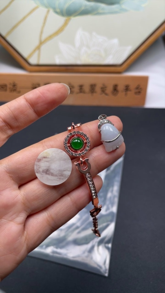 F35081930 Jadeite Pendant + Bracelet Sell as a Lot (Non-Gold Inlaid)