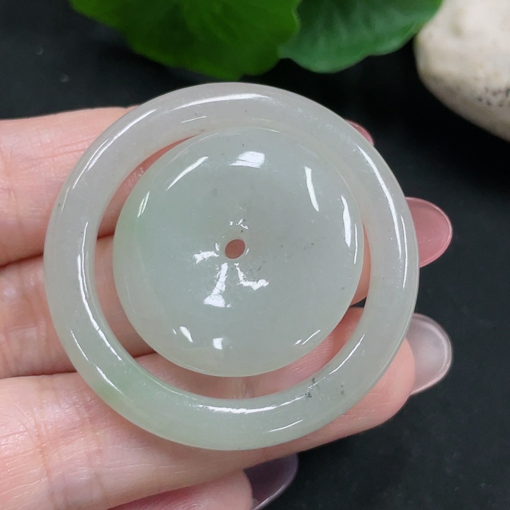 F34982938 Jadeite Mother-and-Child Button Pendant, Total Weight Approximately 15.6g