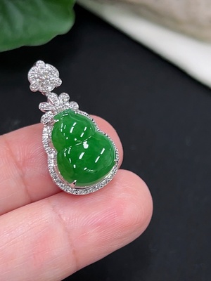 F41941864 翡翠挂件 葫芦  18k 配镶钻石 货品总重约3g