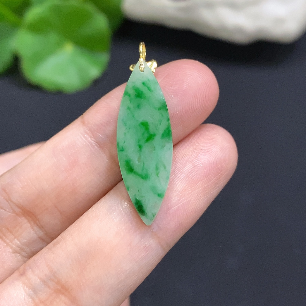 F30568606 Jadeite Pendant with 18K Gold Bail, Total Weight Approx. 1.2g