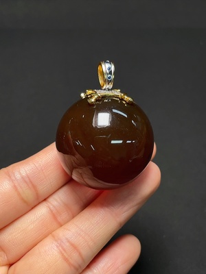 C45473605 琥珀蜜蜡吊坠 非金 货品总重约22.79克 卡33.6mm左右