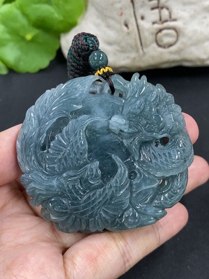 F46524782 翡翠龙凤呈祥挂件 货品总重约74.5g 有收藏证书