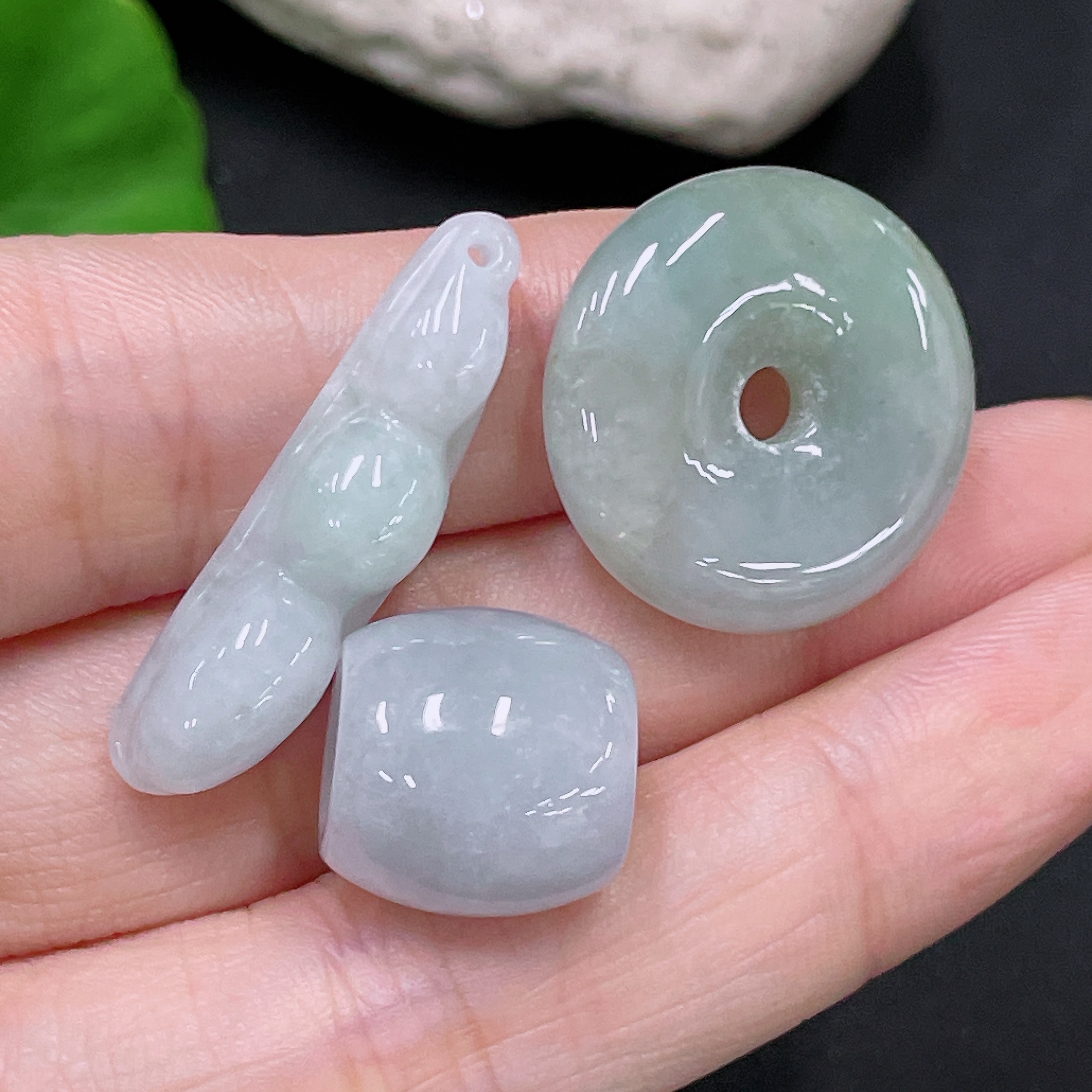 F33892325 Jadeite Pendants Sell as a Lot