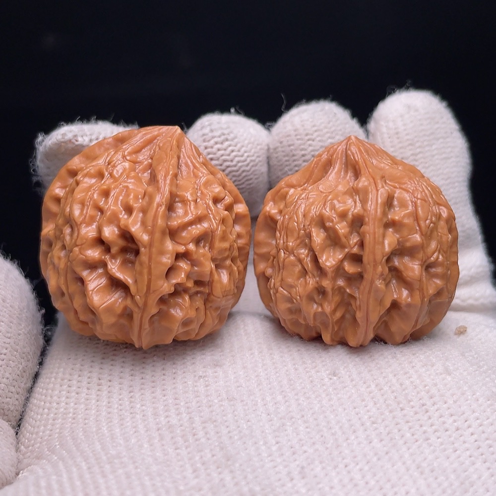 W25842043 Three-edged Walnut, total weight about 22.8g, size about 31.8mm