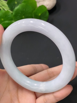F24753284 翡翠圆条手镯 圈口58mm 总约重78g