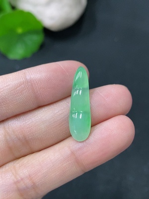 F31587395 Jadeite Inlaid Lucky Bean