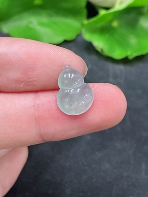 F32748405 翡翠葫芦镶嵌件 货品总重约0.7克