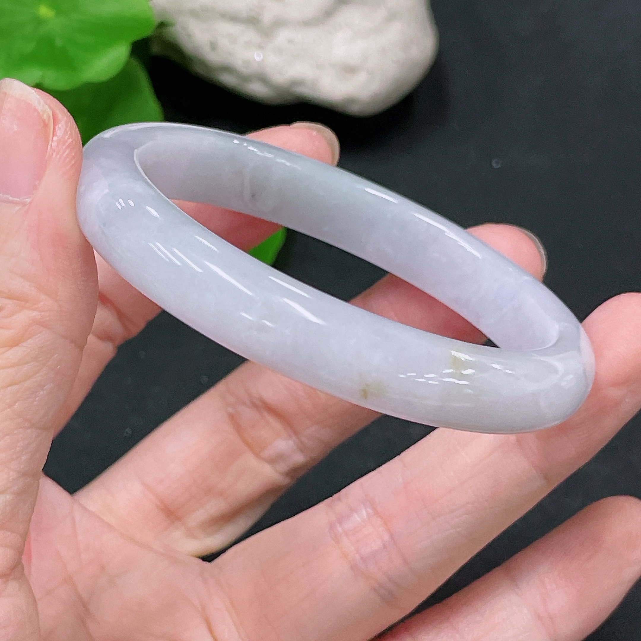 F33920309 Jadeite Round Bangle, Total Weight Approximately 32.5g, Color Origin of Yellow Part Undetermined, Size 52.4