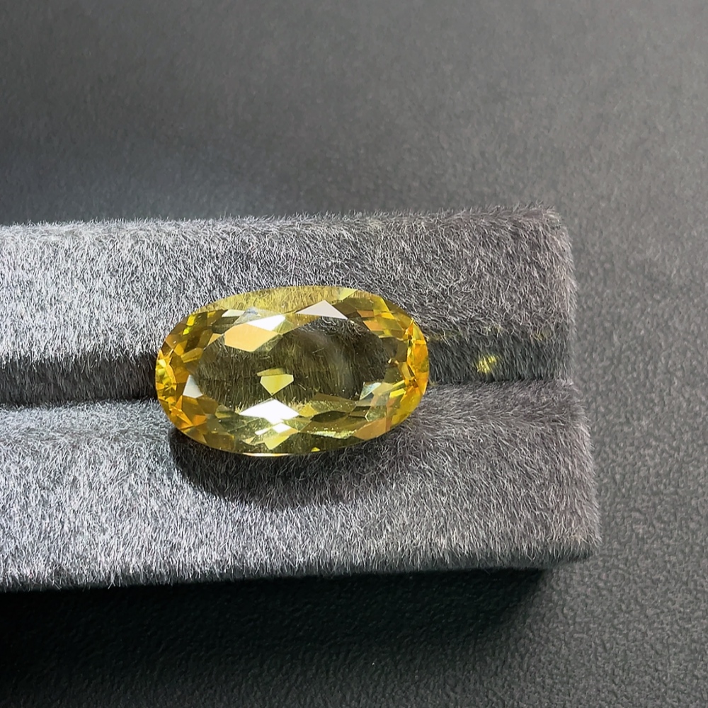 C22535912 Crystal Rough Stone Total Weight Approx. 21.94 Carats