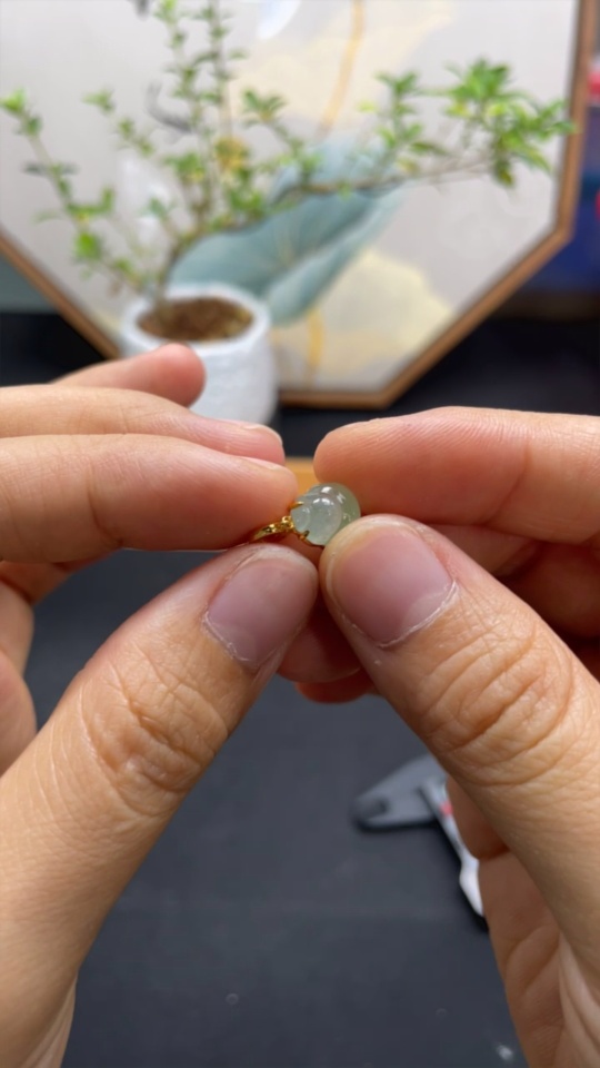 F32793305 Jadeite Gourd Inlaid Pendant 18k Gold Total Weight Approx. 1.1g