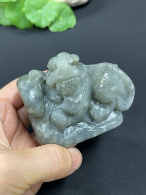 H40722000 和田玉摆件    瑞兽   货品总重约254.6g  含其他矿物成份