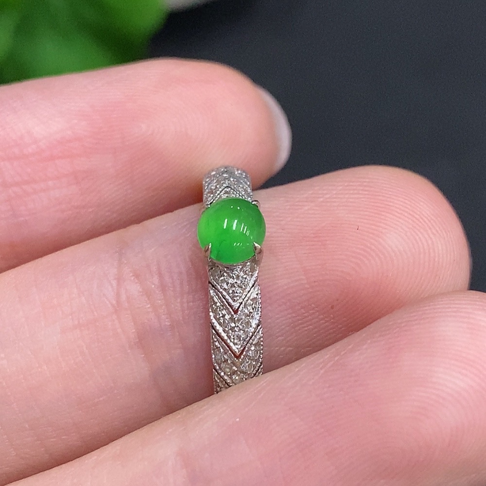 F33942207 Jadeite Cabochon Ring 18k Gold Total Weight Approx. 2.5g Size 16 Accented with Diamonds