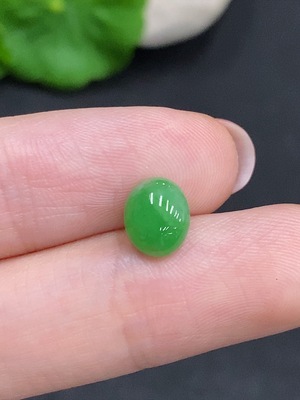 F34969171 Jadeite cabochon, total weight approximately 0.3g