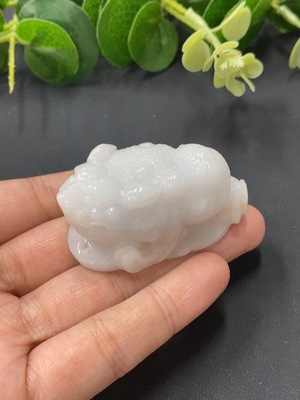 F07136263 Jadeite Three-Legged Golden Toad Pendant