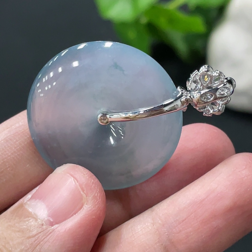 F35109494 Jadeite Pendant Peace Buckle 18k with Diamond Accent Total Weight Approx. 11.43g