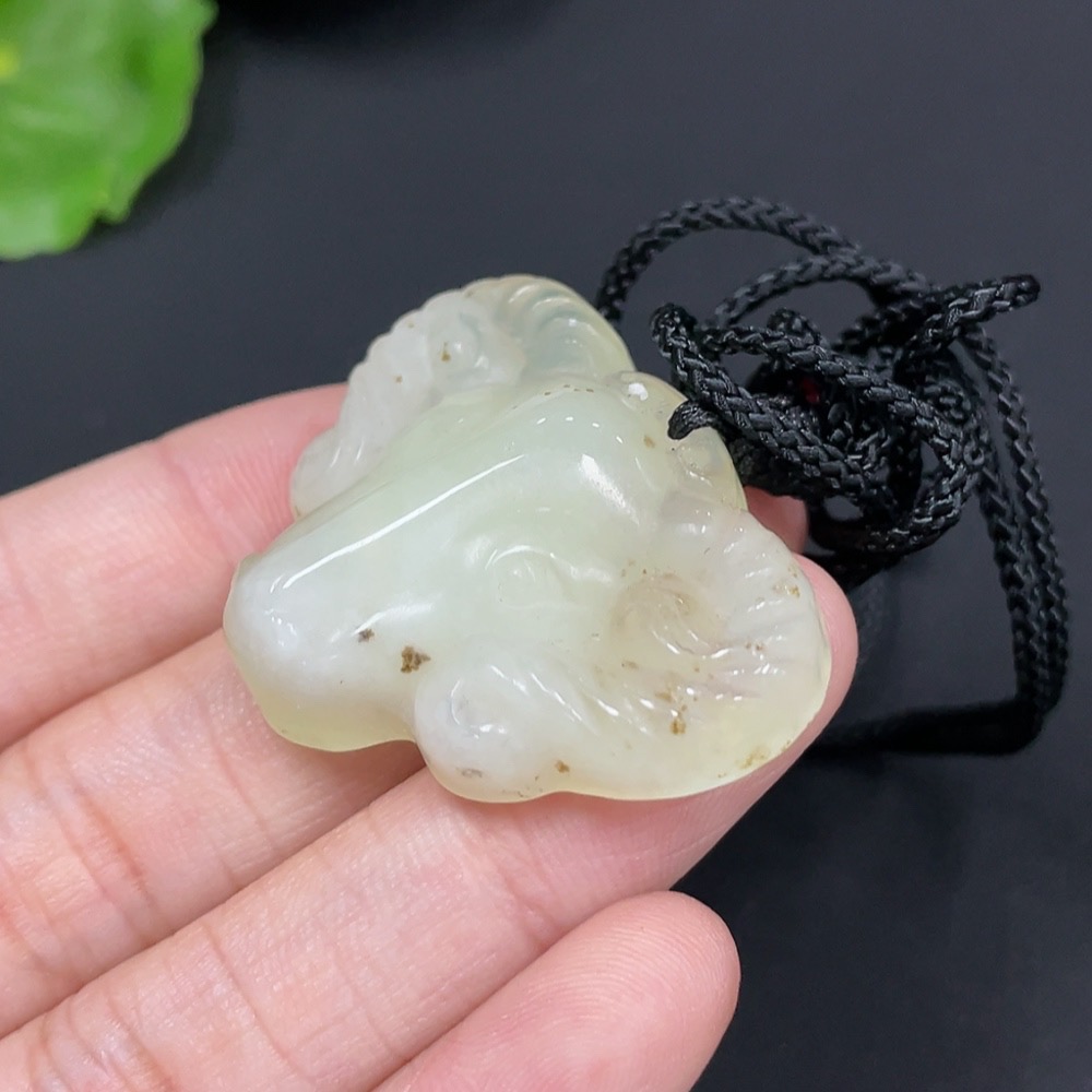 H29429958 Xiuyu (Serpentine Jade) Pendant     Sheep Head     Total Weight (Including Rope): Approx. 14.1g