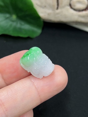 F46547026 翡翠貔貅挂件 货品总重约3克