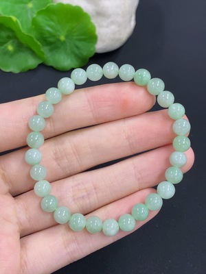 F42976246 翡翠手串 货品总重量约12.4克 卡6.2mm左右