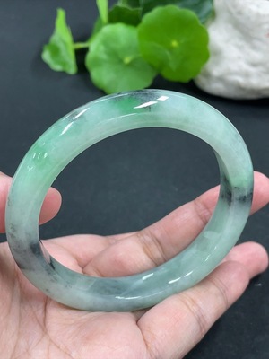 F40791762 翡翠正圈手镯 圈口57.5mm 货品总约重57g