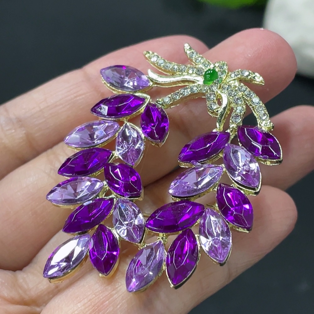 F31669651 Jadeite cabochon inlay piece, non-gold setting, total weight approx. 10.43g