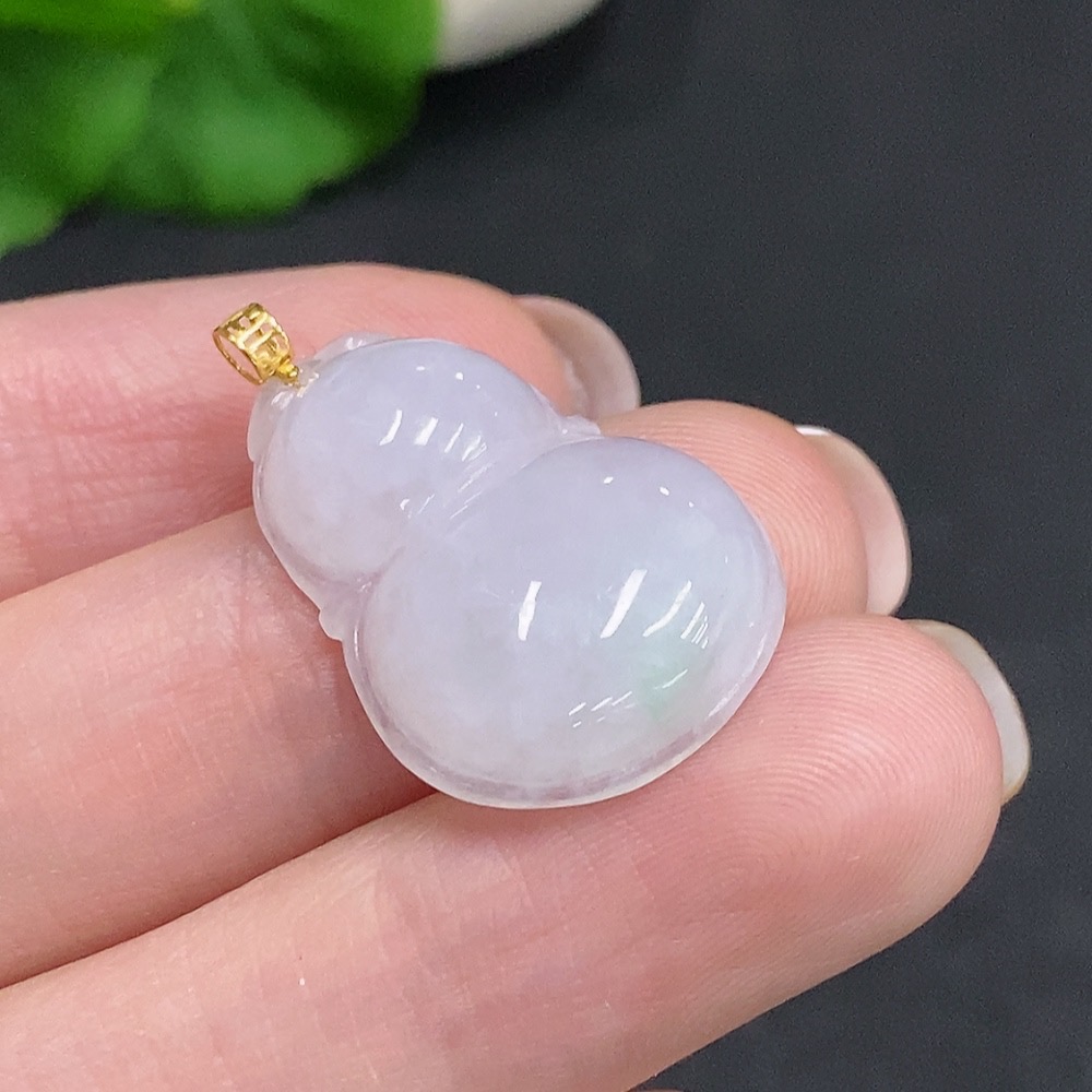 F34035262 Jadeite Gourd Pendant with 18k Gold Clasp, Total Weight Approx. 4g