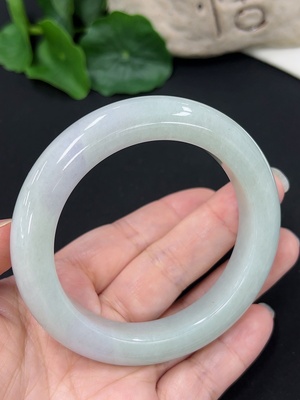 F46545609 翡翠正圈手镯 圈口55.5mm 货品总约重72.14g