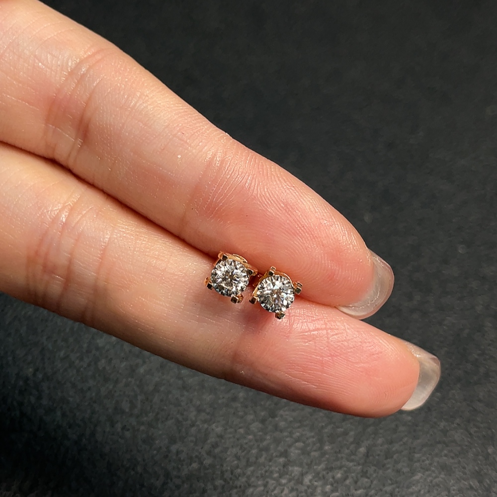 Z36241455 18K Diamond Earrings Total Weight Approx. 1.13g Mark: D0.14ct/D0.14ct