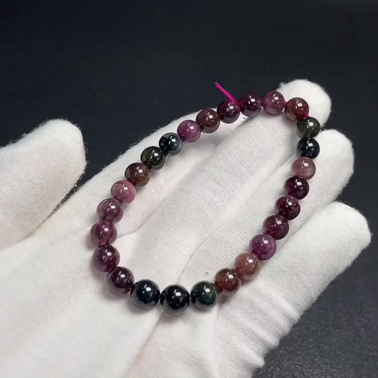 C33852771 Tourmaline Bracelet with Visible Organic Matter and Other Mineral Components, Total Weight Approx. 14.54g, Bead Size 6.8mm