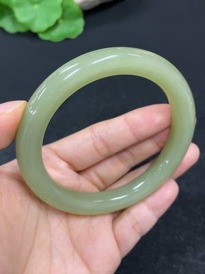 H46530458 和田玉正圈手镯    圈口59.9   货品总重约53.2g