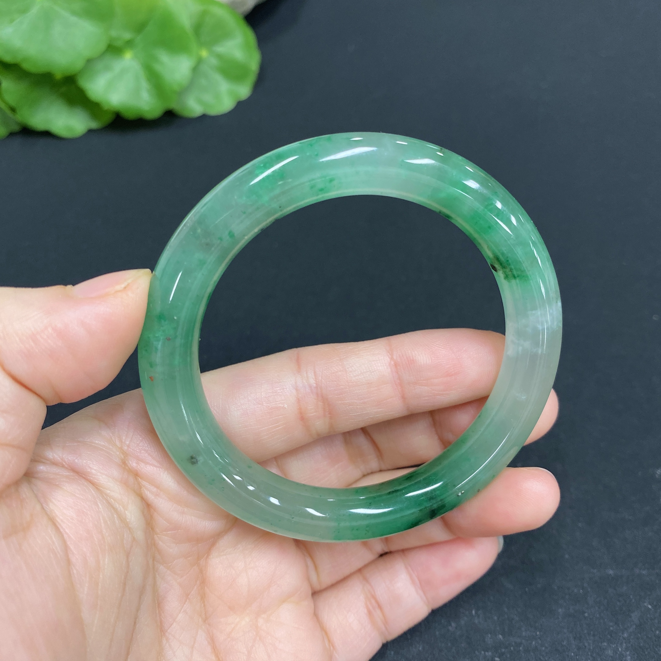 H33845780 African Emerald (Dulong Jade) Round Bangle