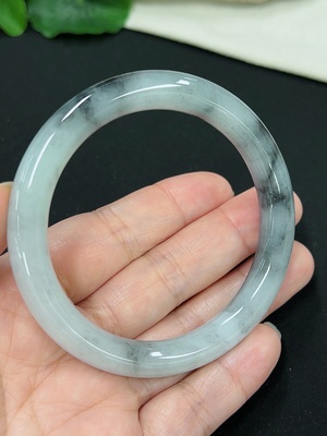 F46546662 翡翠圆条手镯 货品总重约42.59g 55.2圈口