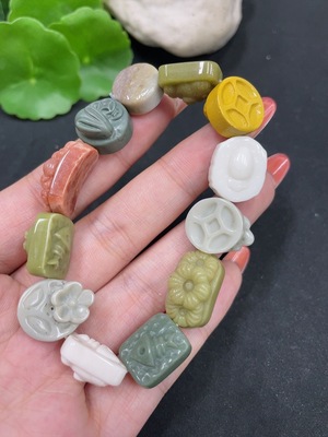 H34063320 Alashan Agate Bracelet with Other Mineral Components, Total Weight Approx. 32.3g