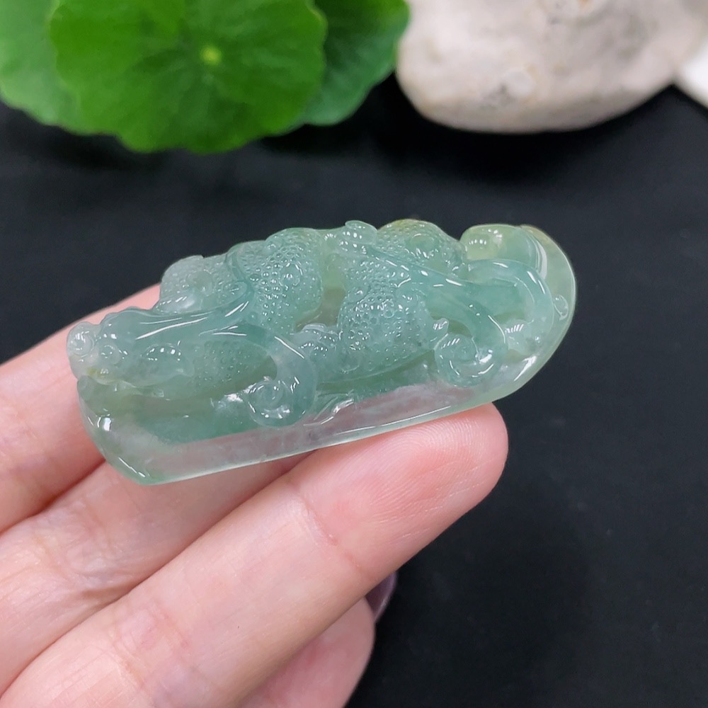 F34966674 Jadeite pendant with a total weight of approximately 25.7 grams (color origin of the yellow part undetermined)