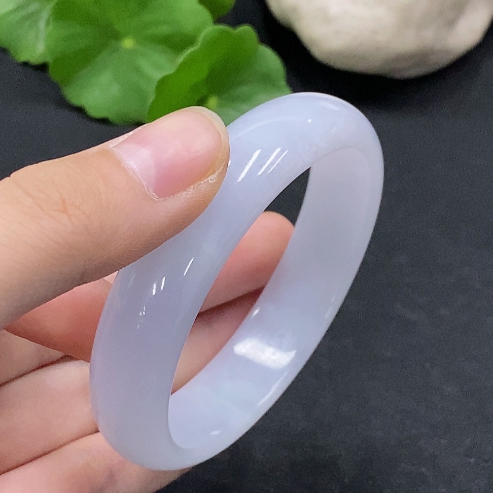 F33895097 Jadeite Imperial Concubine Bracelet Size 55.5/51.5 Total Weight Approx. 43.89g