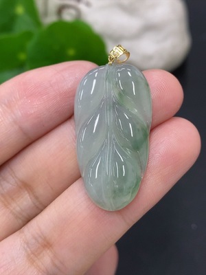 F46595420 翡翠叶子挂件 18k金扣头 货品总重量约5克