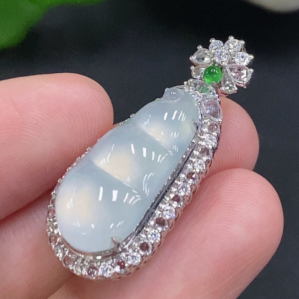 F32801621 Jadeite Lucky Bean Pendant in 18K Gold, Total Weight Approx. 4.5g (Non-Diamond)