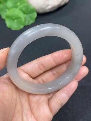 H42954503 和田玉正圈手镯    圈口57.6    货品总重约60.3g