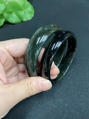 H34015074 Hetian Jade Round Bracelet Size 55.6/53.4 Total Weight Approx. 80.6g