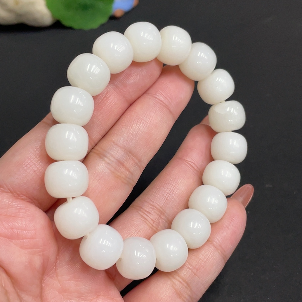 H35101104 Hetian Jade Bracelet, Approx. 12.7 mm Beads, Total Weight Approx. 57g