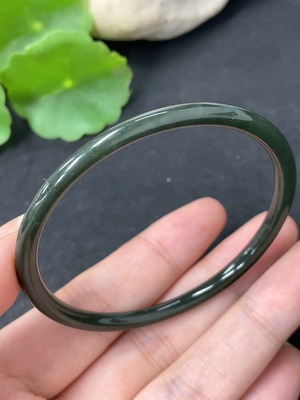 H46575405 和田玉圆条手镯 圈口54.3  货品总重约8.3g